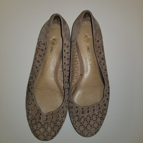 ANTONIO MELANI Shoes - Antonio melani tan slip on shoes